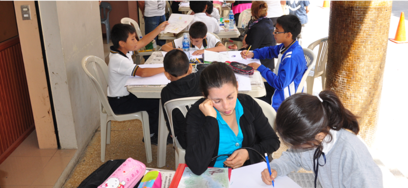 Crédito de la imagen: Participación de estudiantes de las escuelas del cantón en Dibujo y Pintura / MunicipioPinas / CC BY-SA 2.0 (con modificaciones).