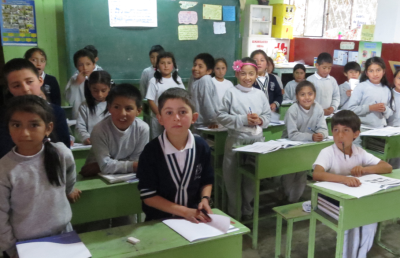 Photo credit: Pruebas a estudiantes realizadas por Ineval en la provincia de Azuay del 17 al 25 de junio de 2013 / INEVAL Ecuador / CC BY 2.0 (with modifications)