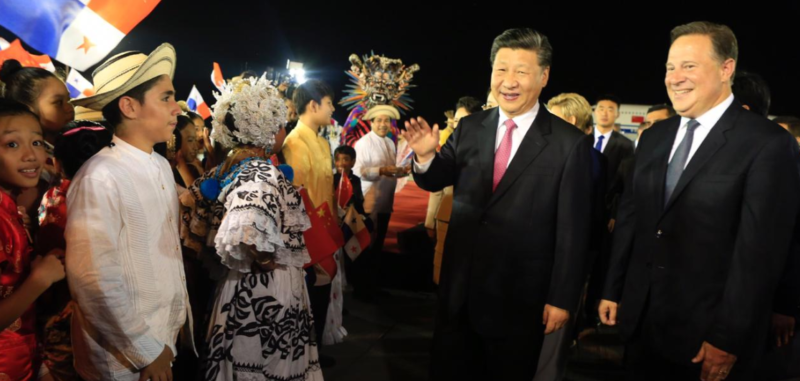 Chinese President Xi Jinping visited Panama earlier this month following the G-20 Summit. Panamanian President Juan Carlos Varela and Panamanian youths greeted him at Tocumen International Airport. // Photo: Panamanian Government.