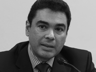 Picture of author, Manuel Orozco