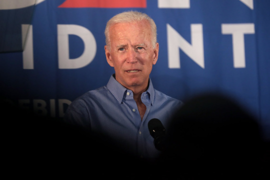 Joe Biden habla durante un evento de su campaña