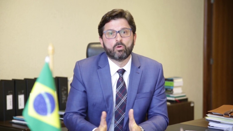 A photograph, in color, of Brazilian Foreign Trade Secretary Lucas Ferraz.