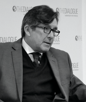 César Montúfar at a Dialogue event