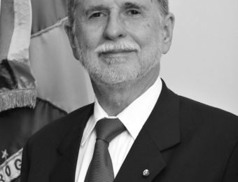 Celso Amorim Profile image in black and white