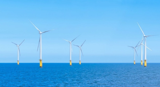 Colombia is investing heavily in renewable sources of energy, in line with its 2021 Energy Transition Law. An offshore wind farm in Britain is pictured. // File Photo: Colombian Government.