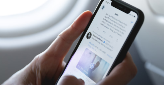 Political discourse is prevalent in Latin America via Twitter. Billionaire Elon Musk is seeking to buy the platform, though he said Friday that the deal was “temporarily on hold.” // File Photo: Marten Bjork via Unsplash.com.