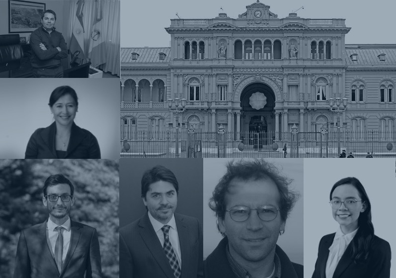 Photo of panelists and the Casa Rosada