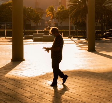 Photo of a man walking with papers in his hands in Barranquilla, Colombia